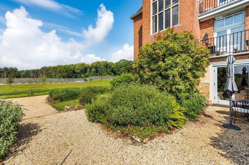 Property for Sale in Kings Drive, Midhurst, Gu29