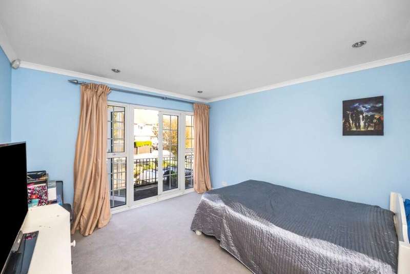 Property for Sale in The Martlet, Hove, East Sussex, Bn3