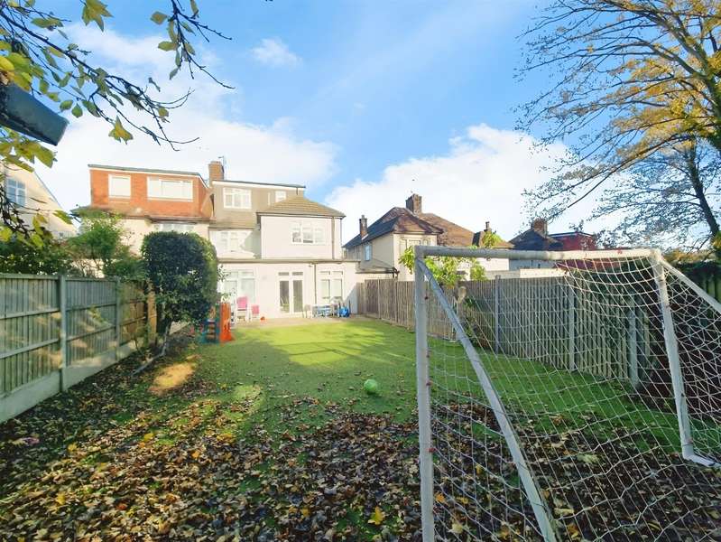 Property to rent in Tenterden Drive, Hendon, London, Nw4