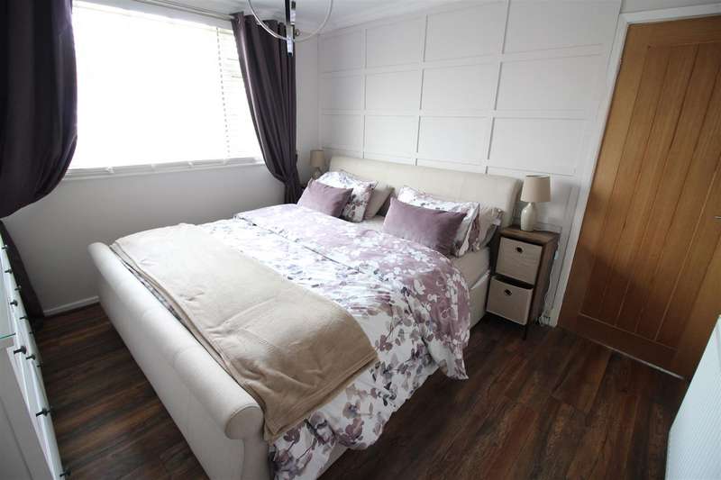 Property for Sale in Earlswood Crescent, Kippax, Leeds, Ls25