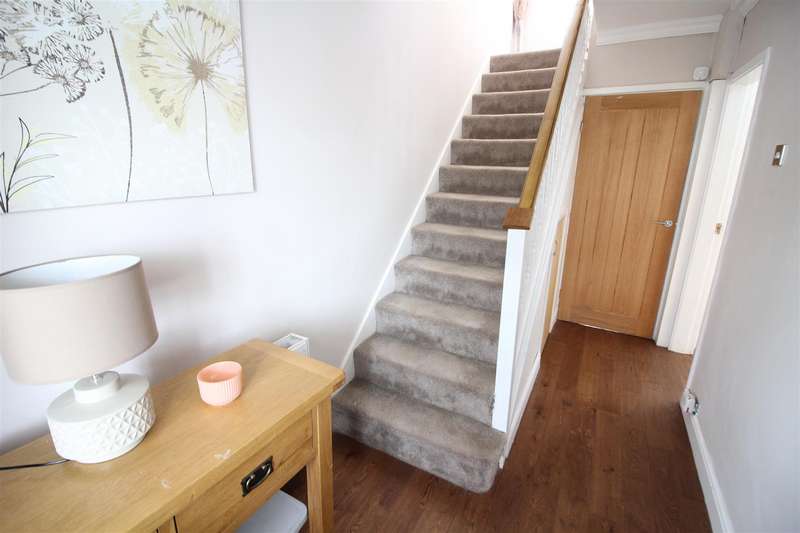 Property for Sale in Earlswood Crescent, Kippax, Leeds, Ls25