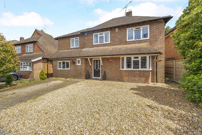 Property for Sale in Lovelace Drive, Pyrford, Surrey, Gu22