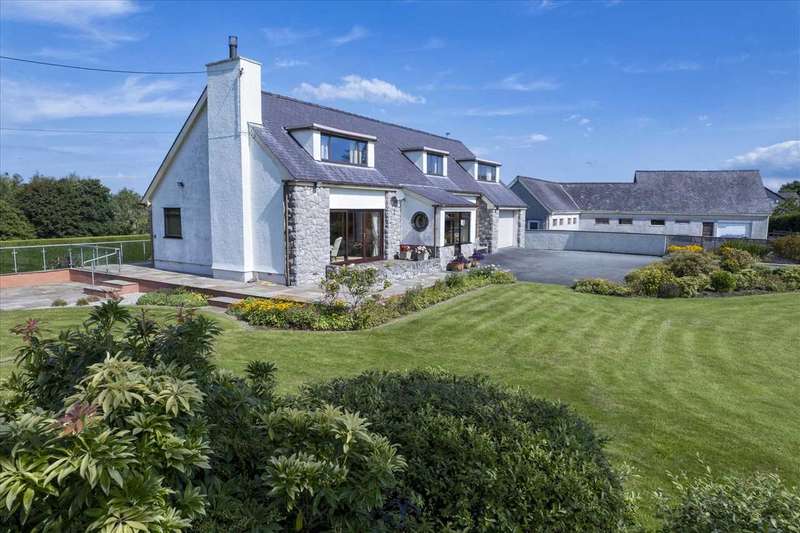 5 Bedrooms Detached House for sale in Noddfa, Llanddaniel, Llanddaniel, LL60