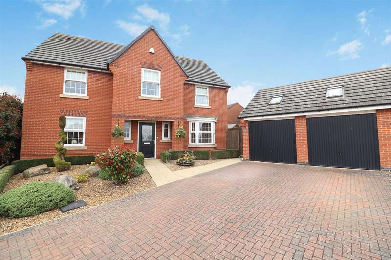 4 Bedrooms Detached House for sale in Chippenham Close, Wellingborough, NN8