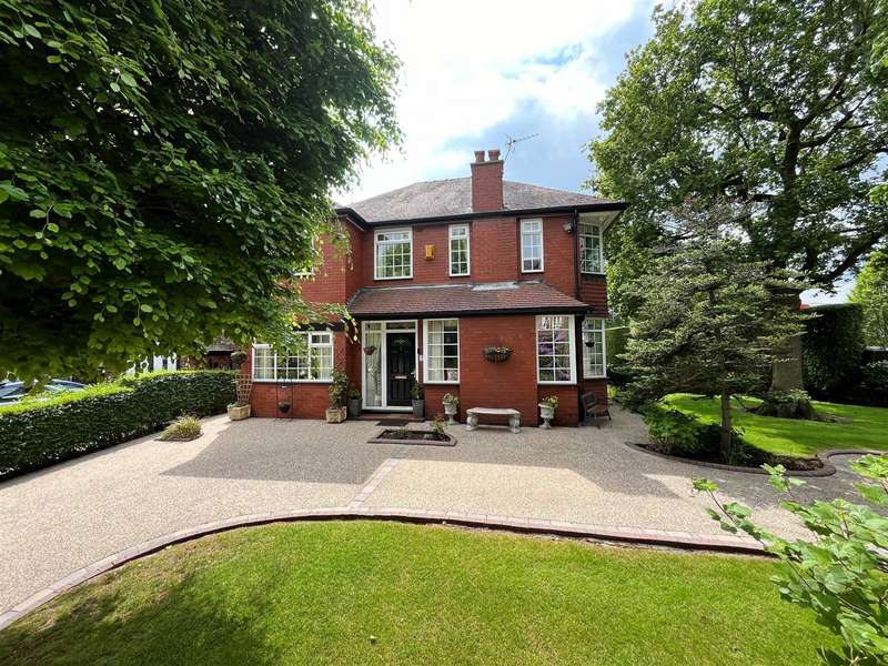 5 Bedrooms Detached House for sale in Raglan Road, Sale, M33