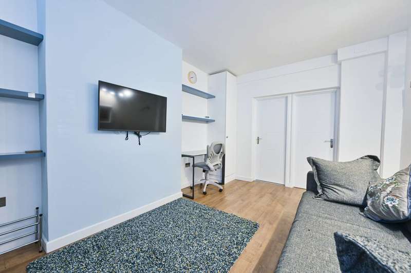 1 Bedroom Flat for sale in Marlett Court, Covent Garden, WC2B