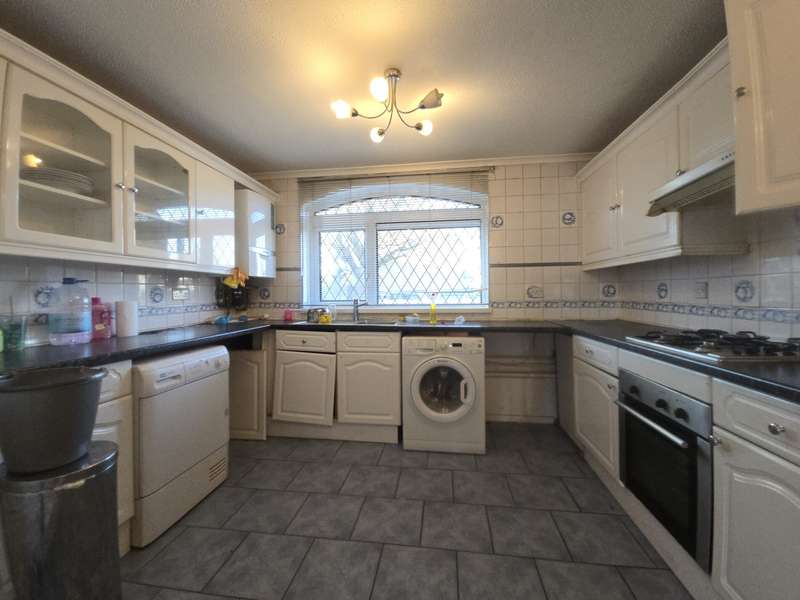 5 Bedrooms End Of Terrace House for rent in Pentland Road, Slough, SL2