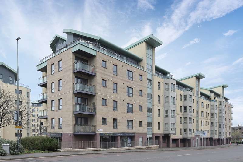 2 Bedrooms Flat