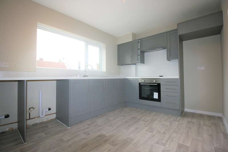 3 Bedrooms Maisonette Flat for rent in Dedworth Road, Windsor, SL4