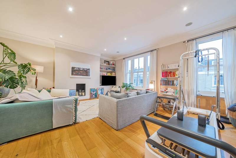 3 Bedrooms Maisonette Flat for sale in Eardley Crescent, Earls Court, SW5