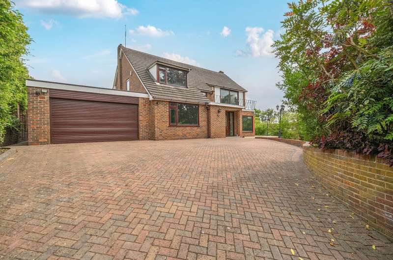 5 Bedrooms House