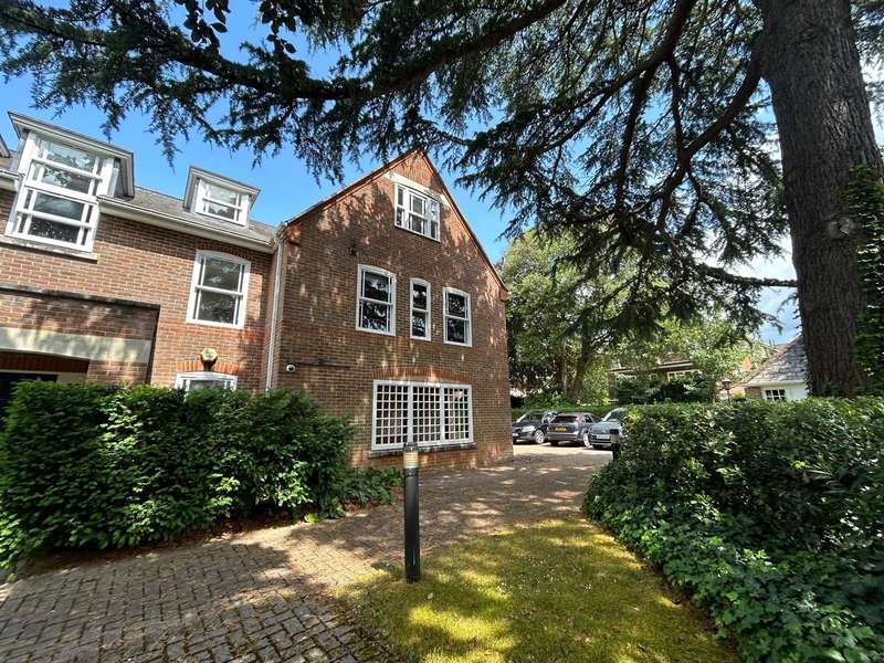 2 Bedrooms Flat for rent in Garden Mews, Westcote Road, Reading, Berkshire, RG30
