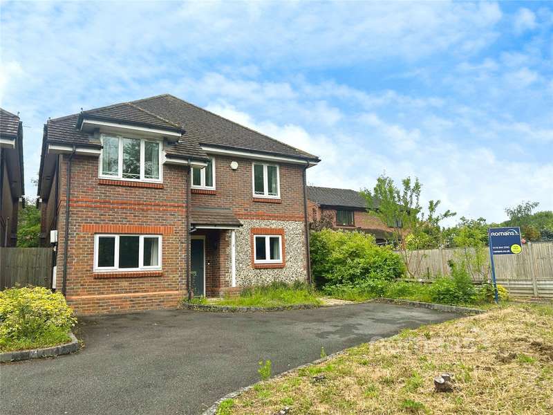 6 Bedrooms House