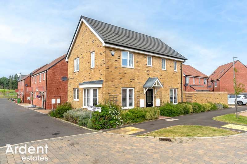 3 Bedrooms Detached House for sale in Heybridge Woods View, Heybridge, CM9