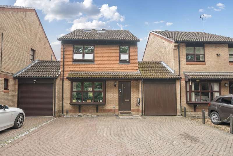 5 Bedrooms Link Detached House