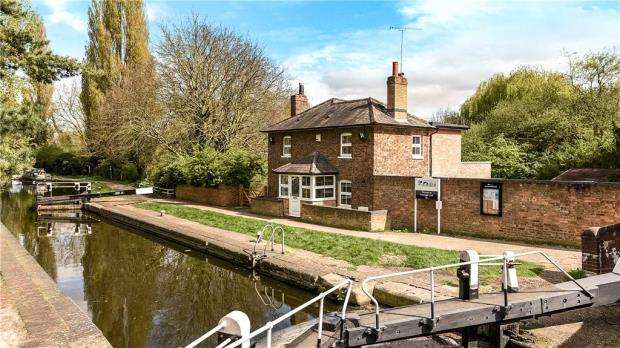 4 Bedrooms Detached House For Sale In Willow Avenue Denham Uxbridge 4 Bedrooms Detached House For Sale In Willow Avenue Denham Uxbridge