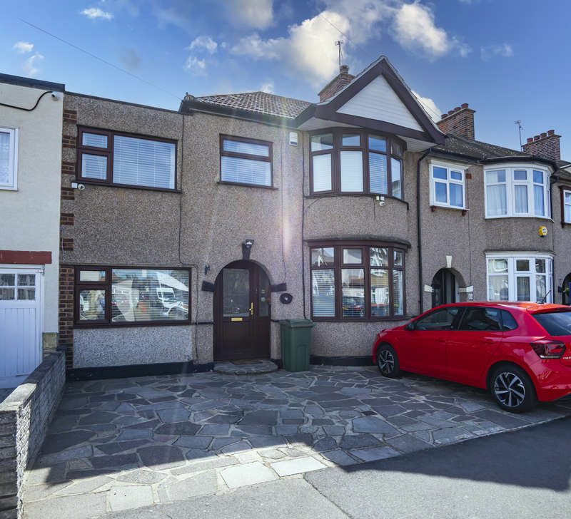 Properties for Sale in Romford, Cross Road Romford Essex