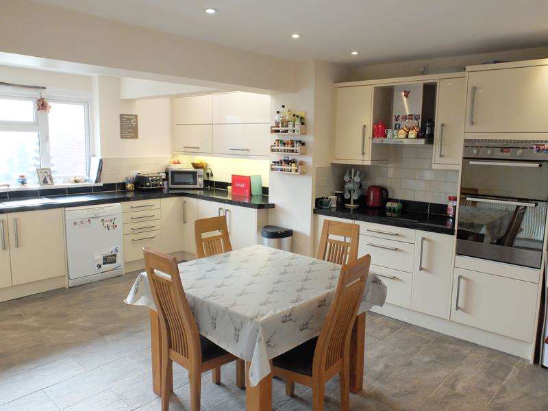 Property to rent in Blenheim Drive, Ledbury, Hr8