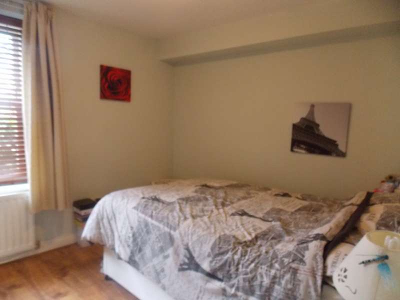 Property to rent in Sarjeant Court Rothwell, Nn14