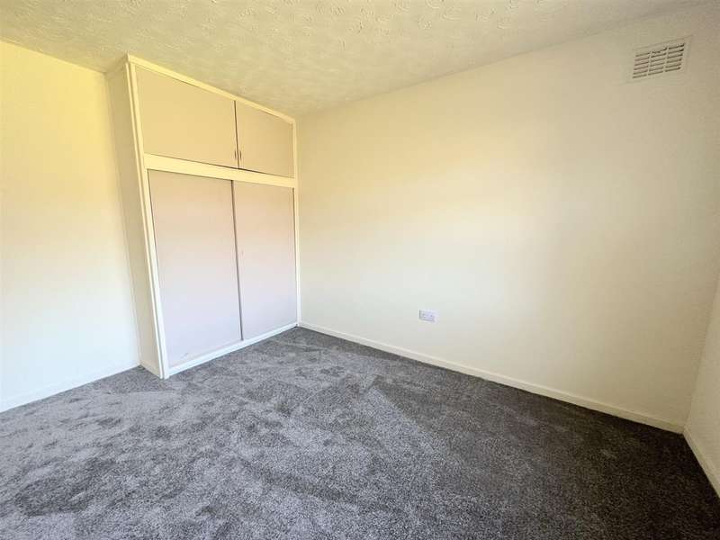 Property for Sale in Woodfield Drive, Swadlincote, De11