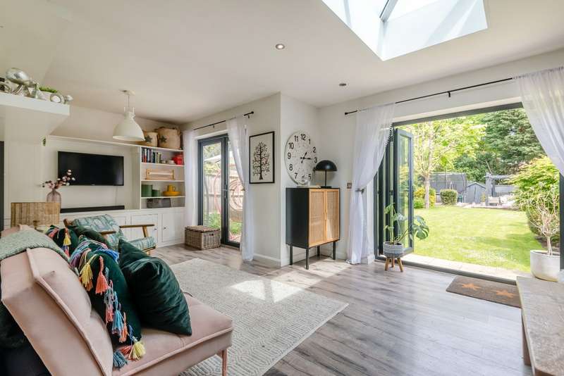 Property for Sale in Poplar Avenue, Windlesham, Surrey, Gu20