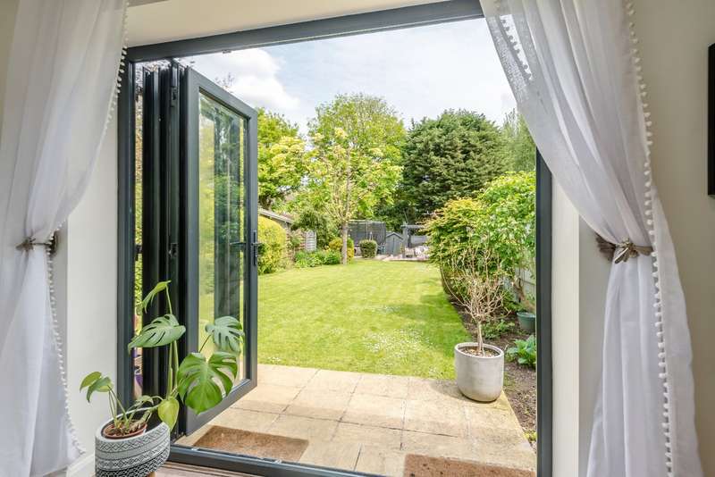 Property for Sale in Poplar Avenue, Windlesham, Surrey, Gu20