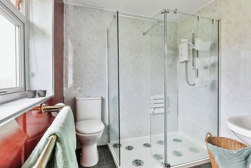 Property for Sale in Lady Ediths Avenue, Scarborough, North Yorkshire