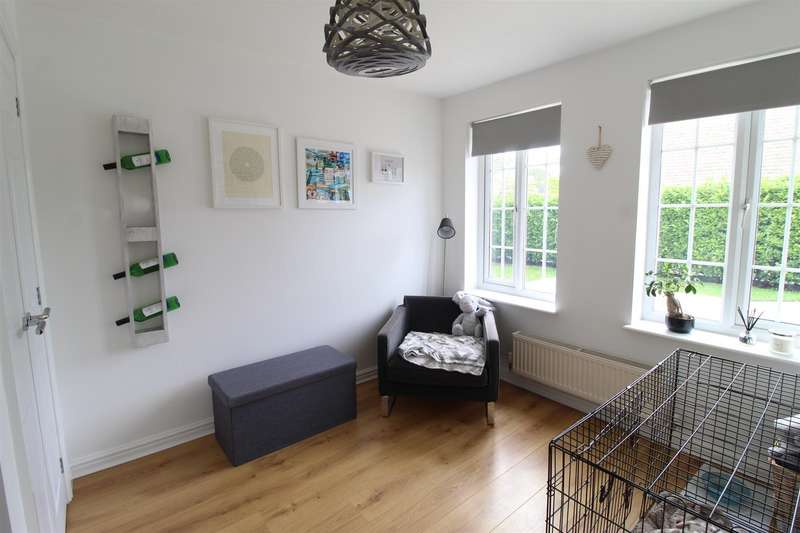 Property for Sale in Hurst Crescent, Glossop, Sk13