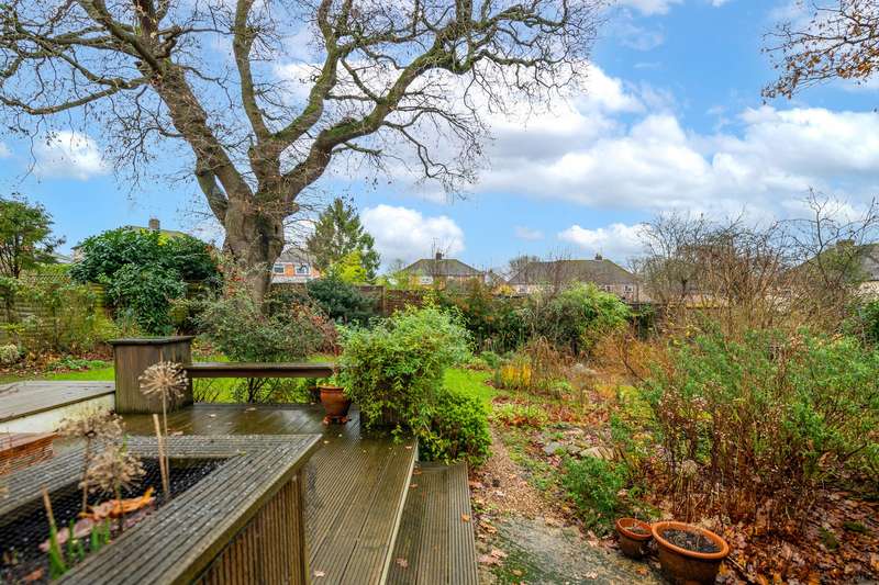 Property for Sale in Copsleigh Close, Salfords, Rh1