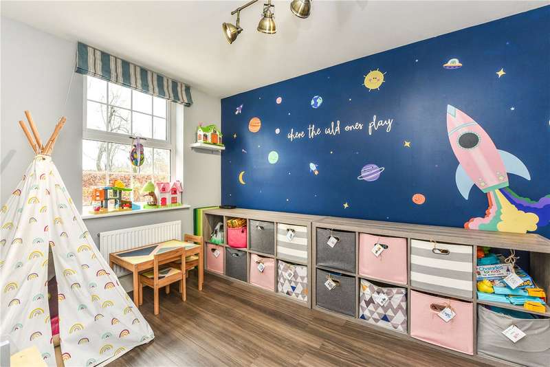 Property for Sale in Reeves Drive, Petersfield, Hampshire, Gu31