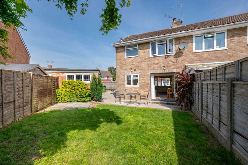 Property for Sale in Broadwood Close, Horsham, Rh12