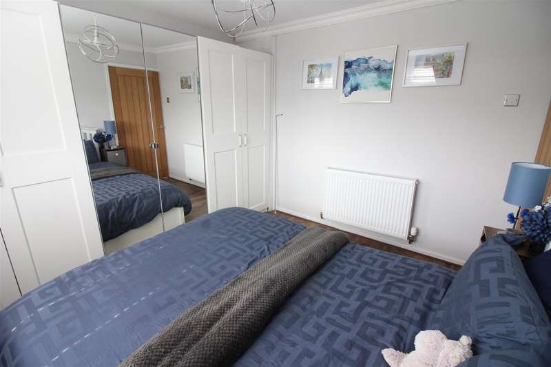 Property for Sale in Earlswood Crescent, Kippax, Leeds, Ls25