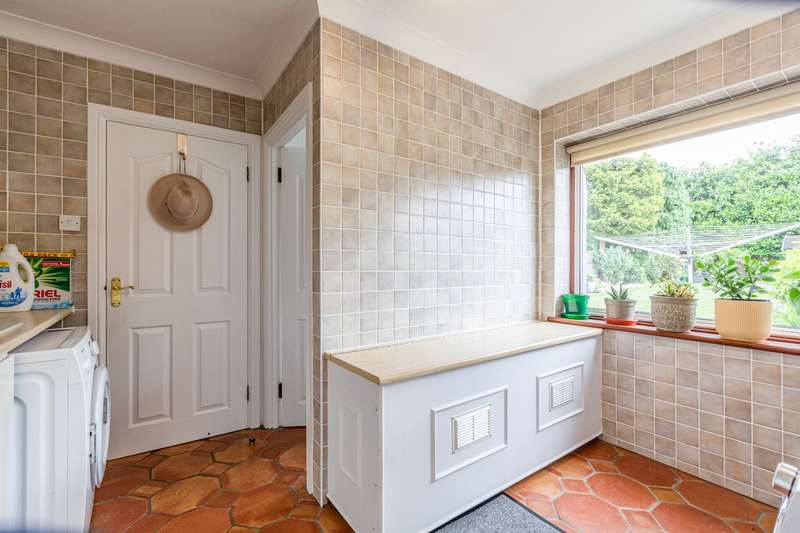 Property for Sale in Lovelace Drive, Pyrford, Surrey, Gu22