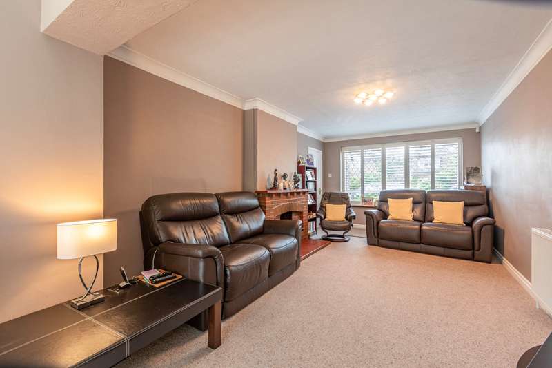 Property for Sale in Lovelace Drive, Pyrford, Surrey, Gu22
