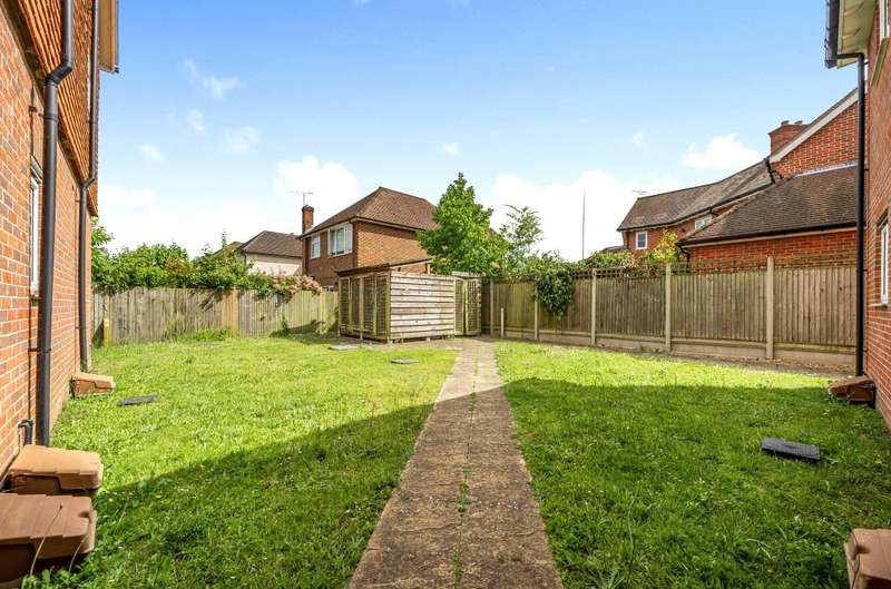Property for Sale in Raynham Close, Burpham, Guildford, Surrey, Gu4