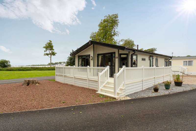 2 Bedrooms Park Home Mobile Home