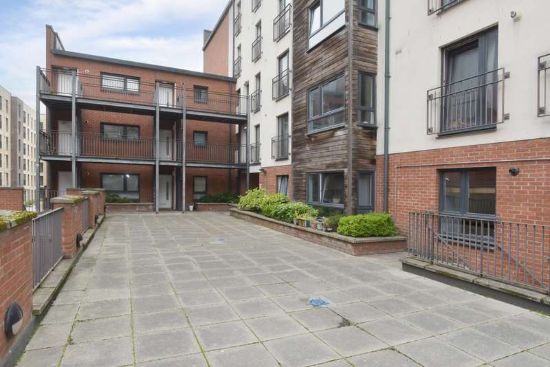 2 Bedrooms Flat