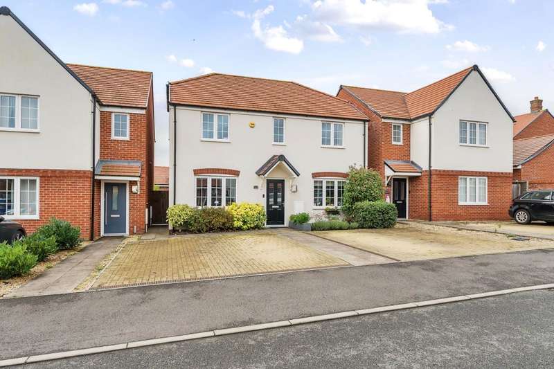 4 Bedrooms Detached House