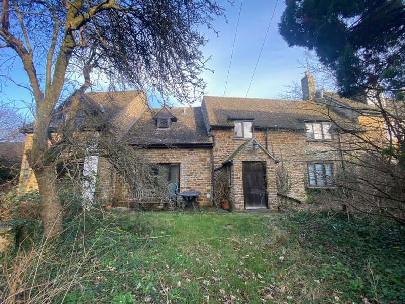 4 Bedrooms Semi Detached House