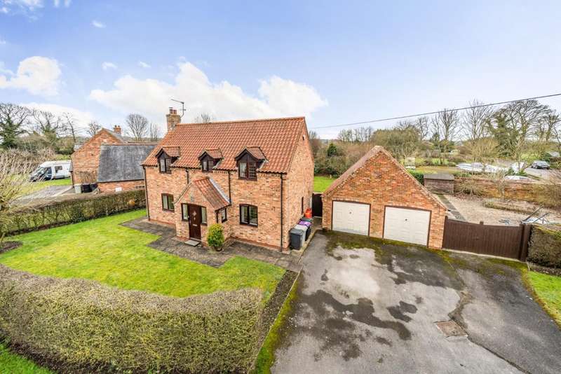 3 Bedrooms Detached House for sale in Main Road, Haltham, Horncastle, LN9