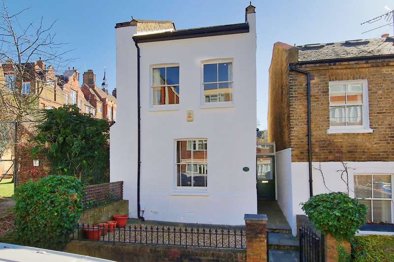 3 Bedrooms Detached House