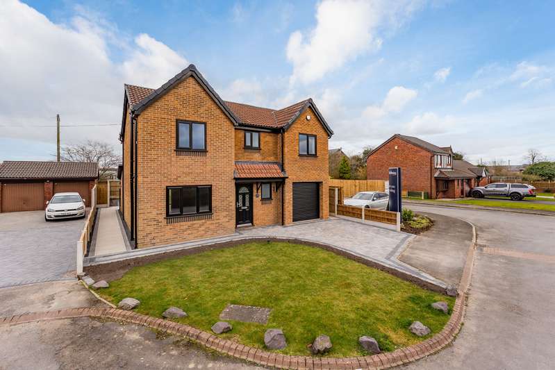 4 Bedrooms Property for sale in Oakhead, Leigh, WN7