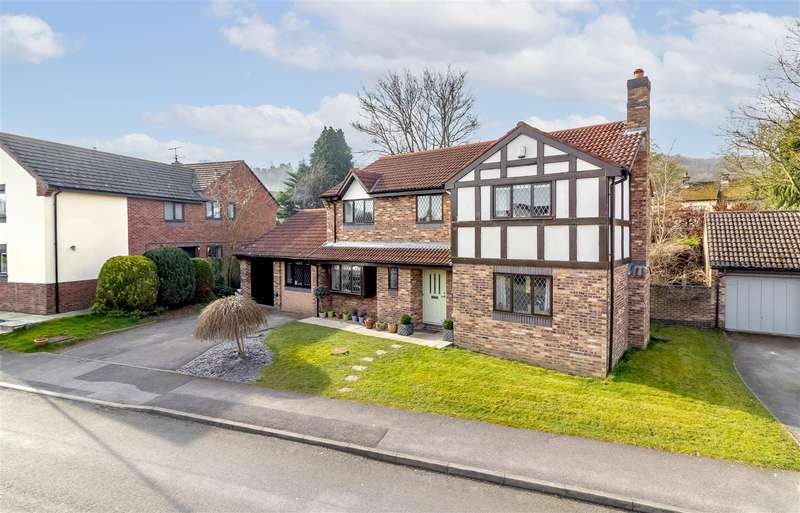 4 Bedrooms Detached House for sale in Swallow Drive, Pool In Wharfedale, LS21