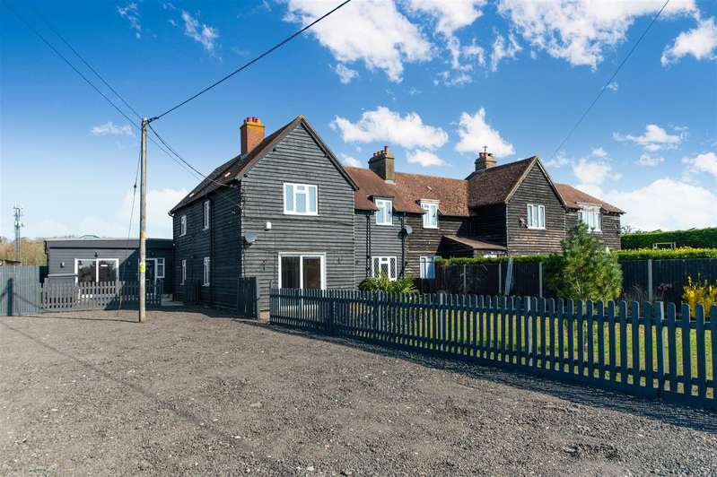 6 Bedrooms Semi Detached House for sale in Oaks Track, Carshalton, SM5