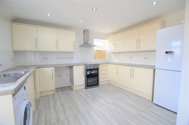 4 Bedrooms House for rent in Meadfield Road, Slough, SL3