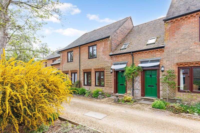2 Bedrooms Property for sale in Bearwater, Charnham Street, Hungerford, RG17