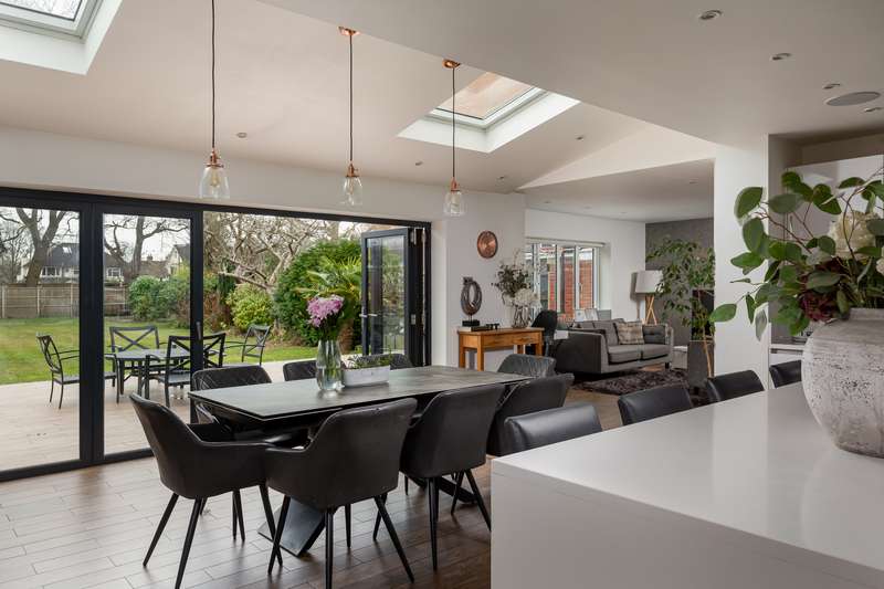 5 Bedrooms House for sale in Balcombe Gardens, Horley, Surrey, RH6