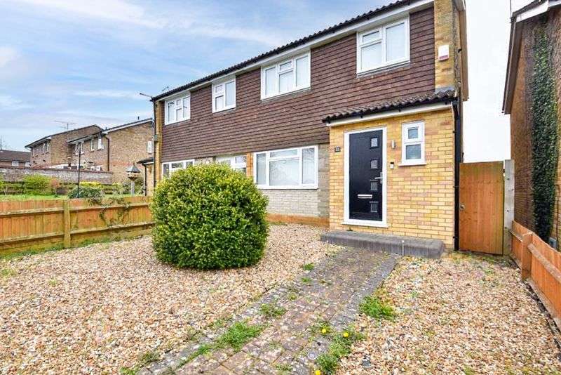 3 Bedrooms Property for rent in Julius Gardens, Luton, LU3