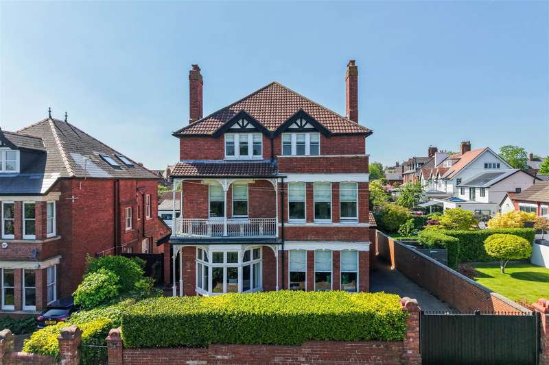 7 Bedrooms Detached House for sale in Lower Cwrt-y-vil Road, Penarth, CF64