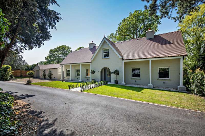 5 Bedrooms Detached House for sale in Horton Road Datchet, Berkshire, SL3